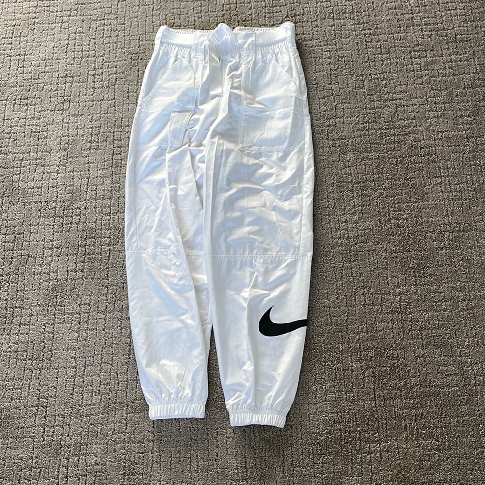 White Nike jogger